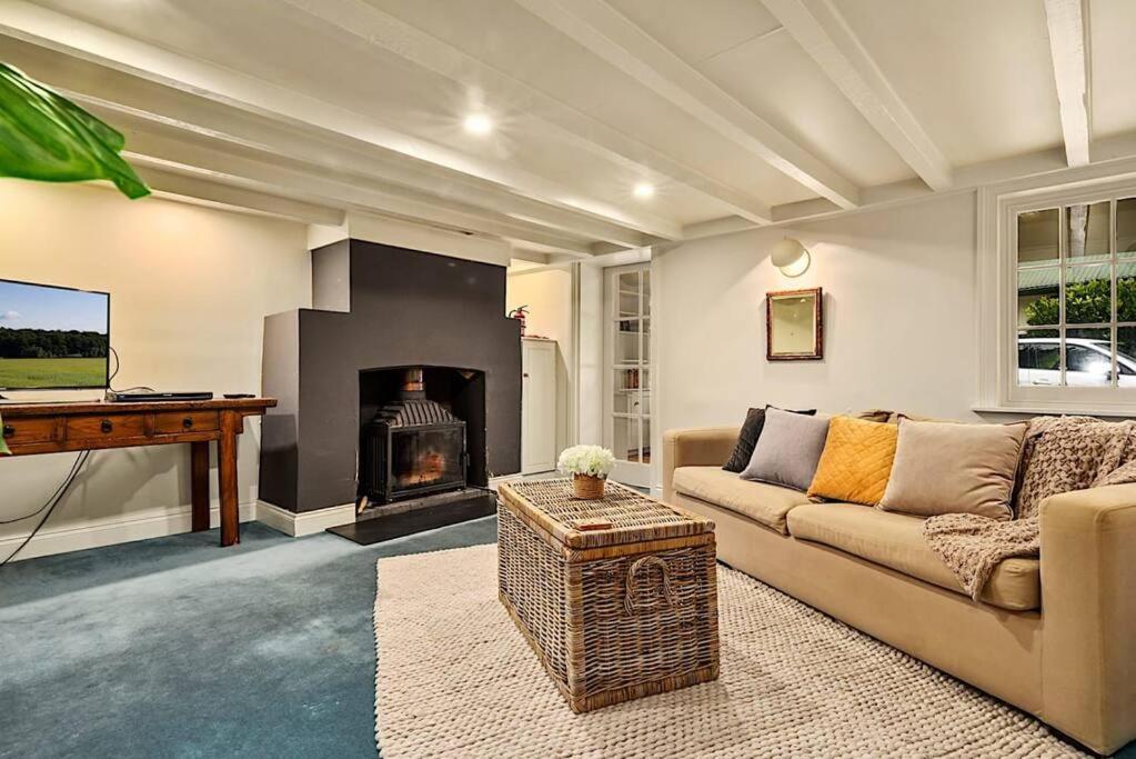 Blackwood Tree Cottage - Heritage Listed Property - Evandale! Dış mekan fotoğraf